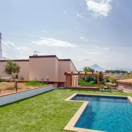 Laura Villa Cefalù